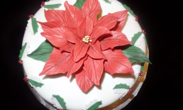 How to make a poinsettia cake decoration